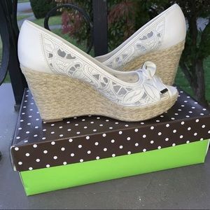 NIB kelly & katie cream kk Brittney wedge heels